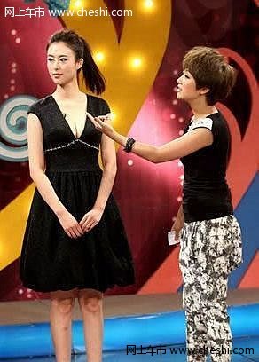 最近“兽兽”翟凌“翻脸门”又给这位话题女不管怎么说还是又增添了一些人气。那么生活中的“兽兽”翟凌是什么样子的呢？就让我集合“兽兽”翟凌的微博生活照一探究竟吧。
