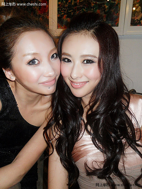 兽兽私家闺蜜照曝光 翟凌上演女版艳照门