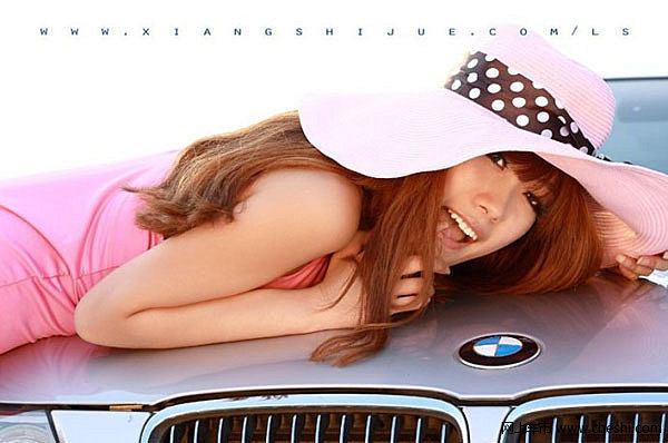 爆掉你眼球 娇嫩车模为豪车拍爆乳写真集