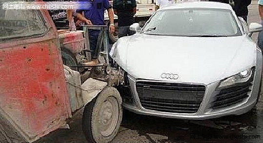 杯具-拖拉机PK新买的奥迪R8