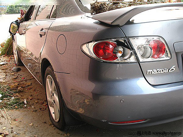 惨不忍睹 和小三玩车震被老婆逮住的后果