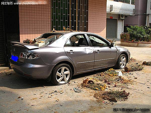 惨不忍睹 和小三玩车震被老婆逮住的后果