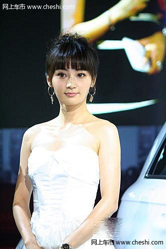 拒绝珠光宝气 “凤姐”姚笛素颜成成嫩模