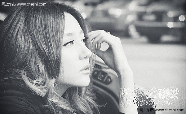 橙色美女黑白寂寞 销魂的姿势也无法剔除