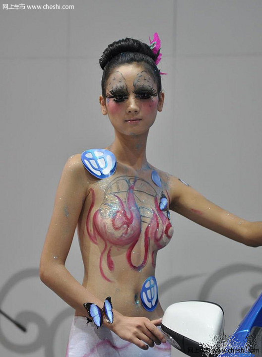 蝴蝶飞飞人体车模高清图 车展可以这样搞