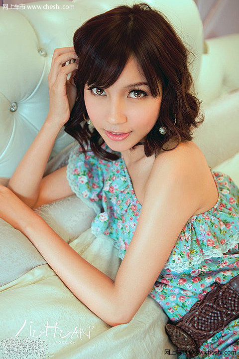 清纯嫩模自拍私家照 彰显青春自由我做主