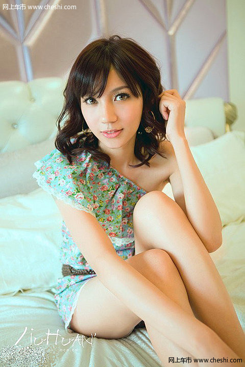 清纯嫩模自拍私家照 彰显青春自由我做主