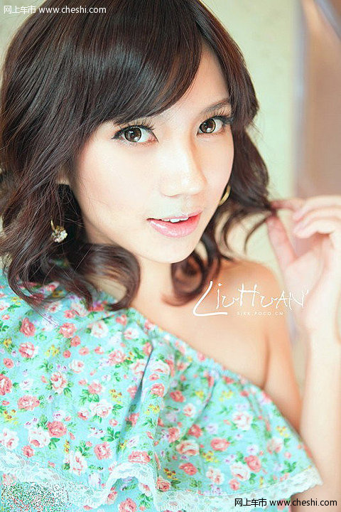 清纯嫩模自拍私家照 彰显青春自由我做主