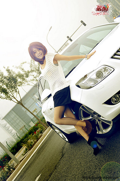 日范美眉黑白配 尽显苗条身材+忧郁眼神