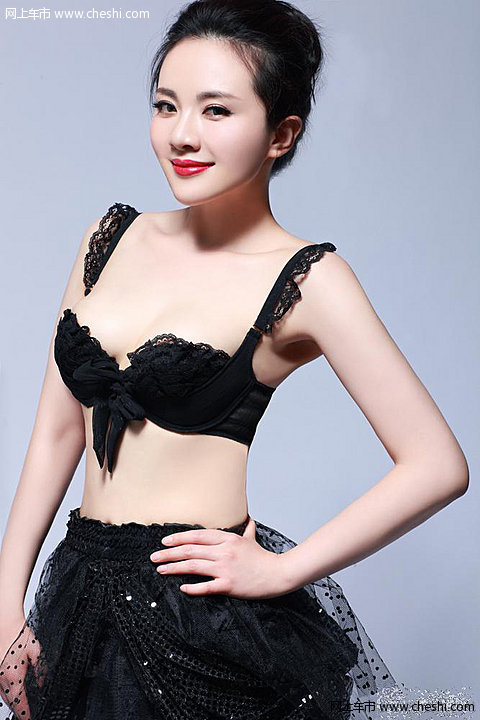 嫩模“波神”孟茜玩自拍