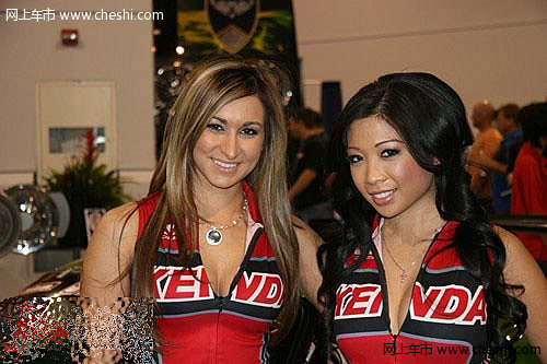 “波涛汹涌”美国大模 演绎狂野性感之魂