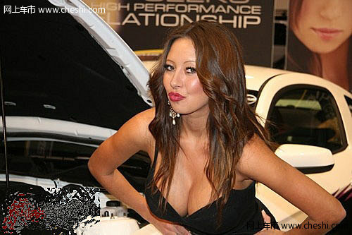 “波涛汹涌”美国大模 演绎狂野性感之魂