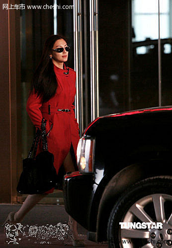 张雨绮-贵气打扮出行 换豪车-揽胜显霸气