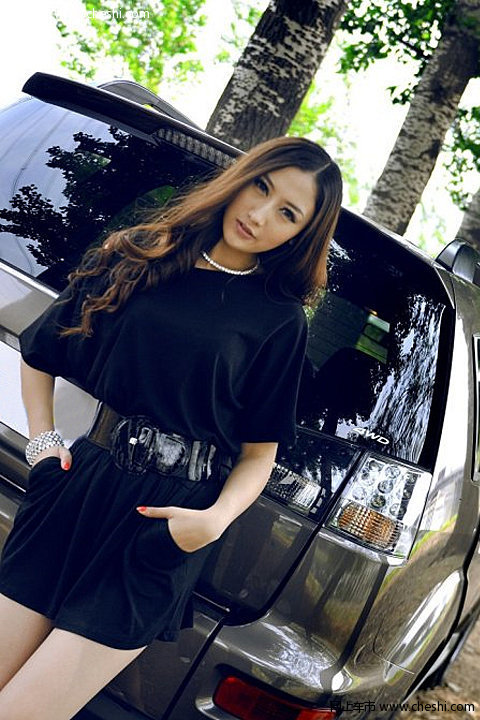 车外黑色性感亮丽 车内白色甜美可人