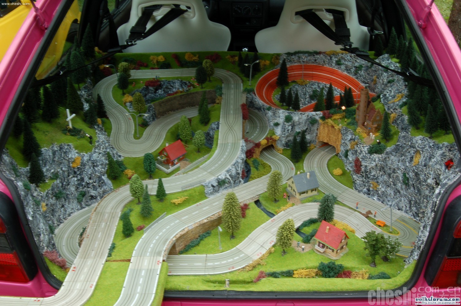 赛道随身携带-火车家中建