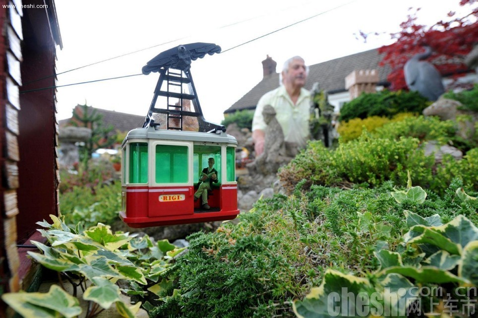 赛道随身携带-火车家中建