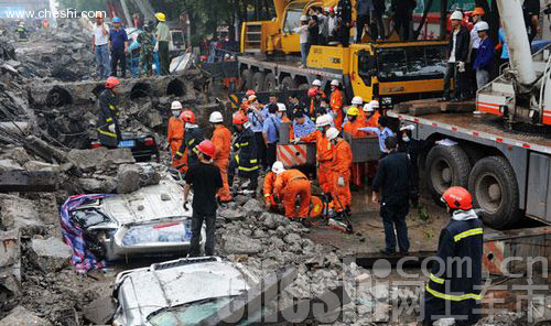 高架桥垮塌 多车被压