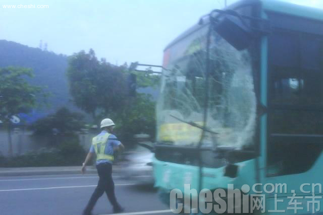 廣東惠州889路公交車(chē)肇事