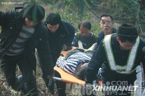 广西发生返乡客车坠崖事故