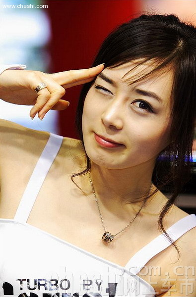 韩国可爱美女车模韩敏智
