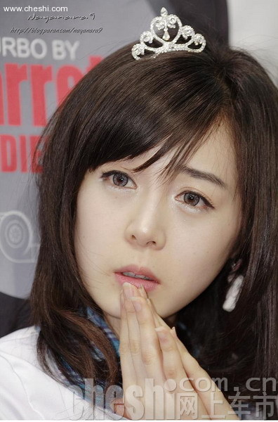 韩国可爱美女车模韩敏智