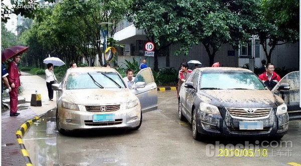 千辆车被水淹