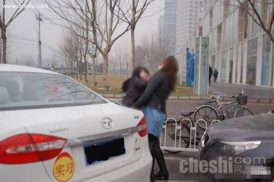 刮蹭引车主大战