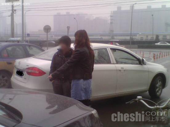 刮蹭引车主大战