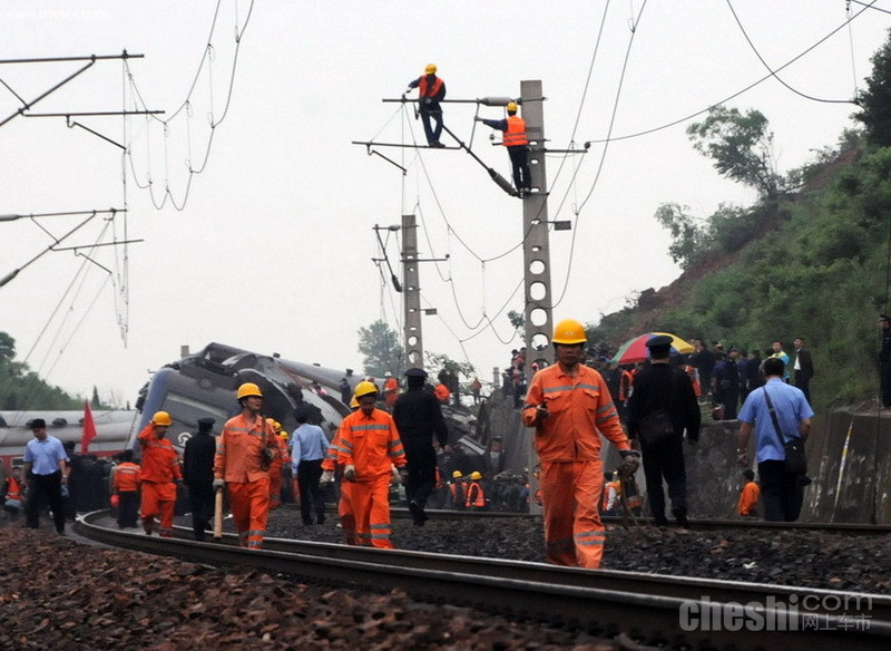 江西列车脱轨事件