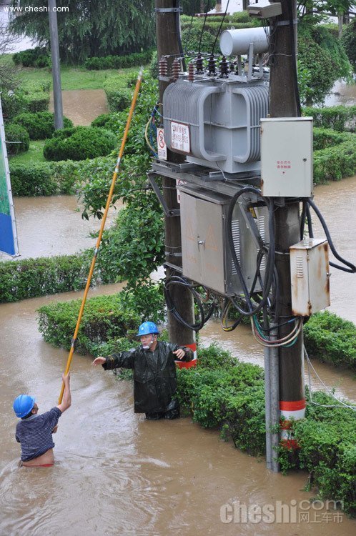 南方多省遭暴雨
