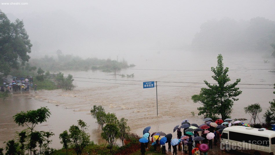 南方多省遭暴雨