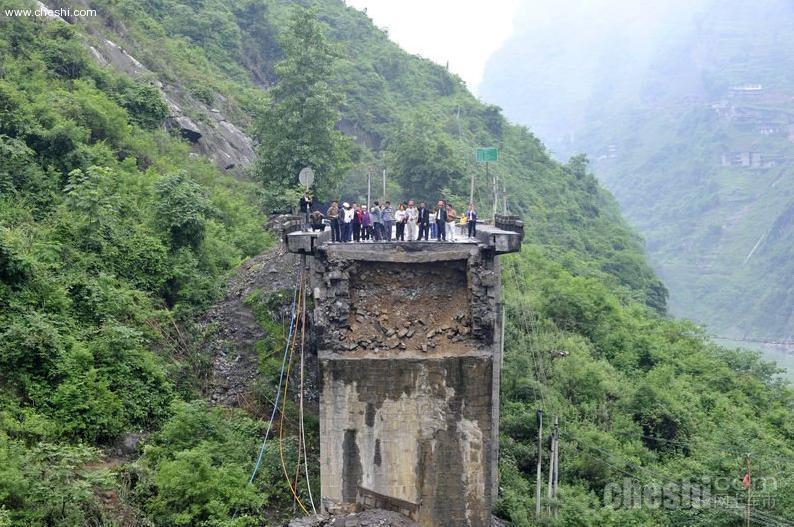 大桥垮塌