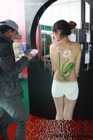 猜猜他正在画什么？