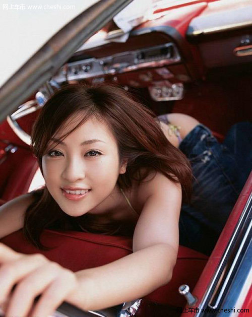 女模车内自拍流出