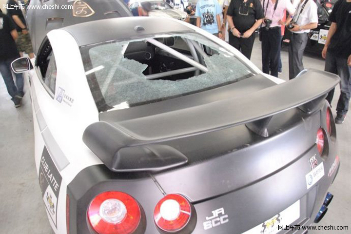 超跑嘉年华争相斗艳