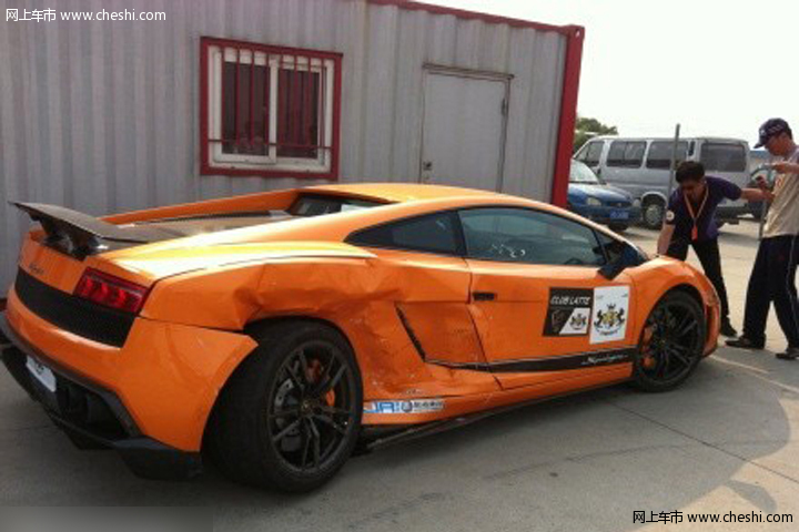 超跑嘉年华争相斗艳