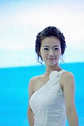 性感车模玩可爱 