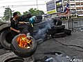 泰国街头烧轮胎