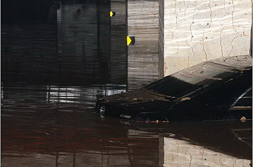 千辆车被水淹