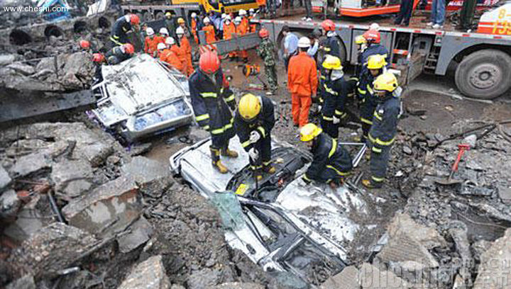 高架桥坍塌 多车被压