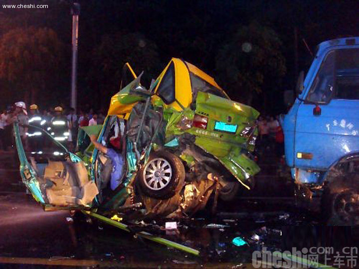 广东惠州889路公交车肇事