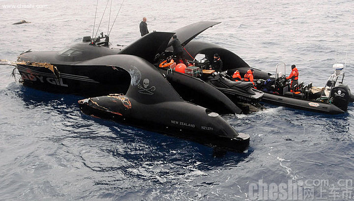 日本捕鲸船撞沉美国反捕鲸团体小船