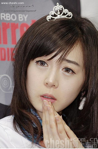 韩国可爱美女车模韩敏智