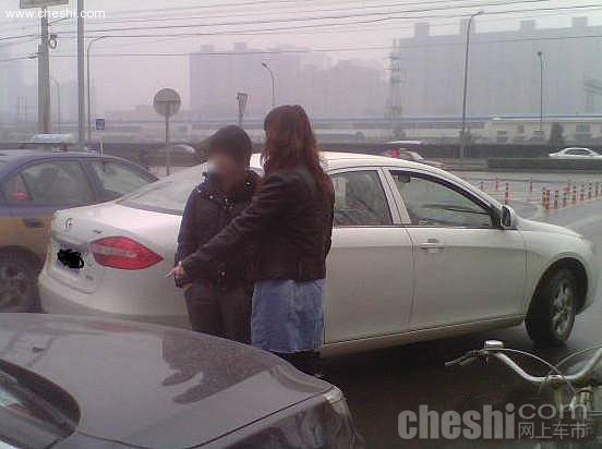 刮蹭引车主大战