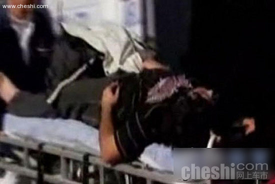 马拉多纳开车撞记者