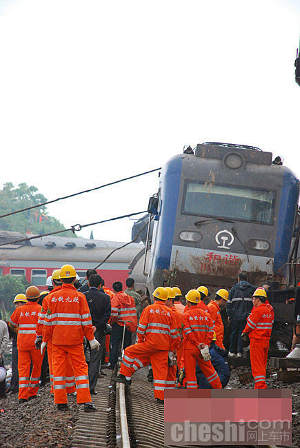 江西列车脱轨事件