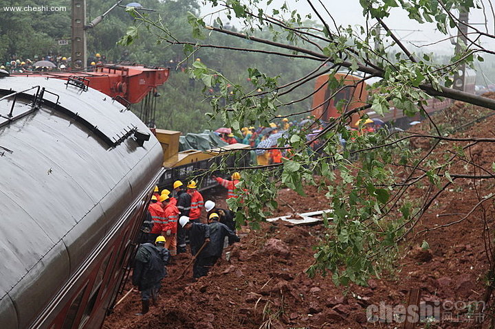 江西列车脱轨19人遇难 事故系山体塌方所致 网