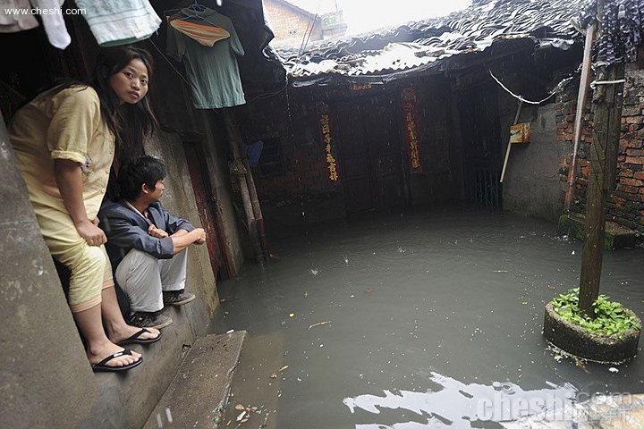 南方多省遭暴雨