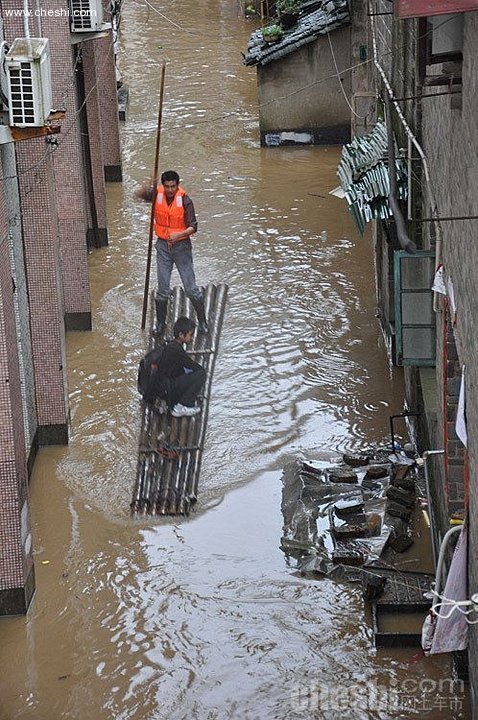 南方多省遭暴雨