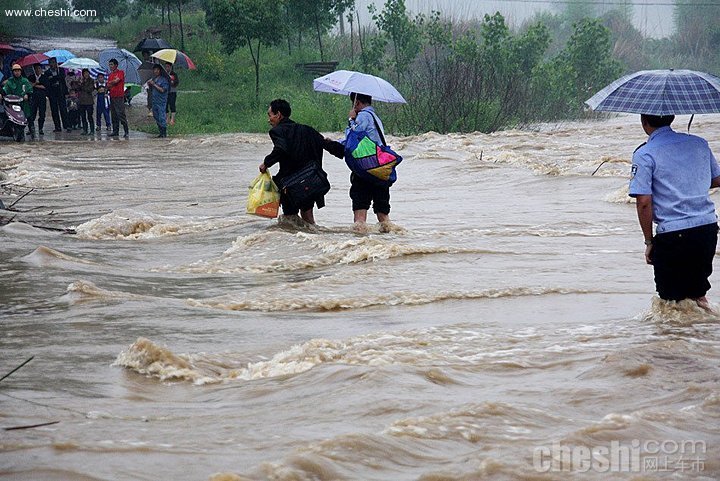 南方多省遭暴雨
